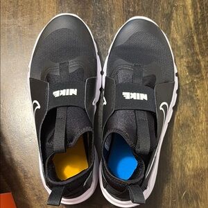 NEW Nike Kids Black flex runner Shoes
